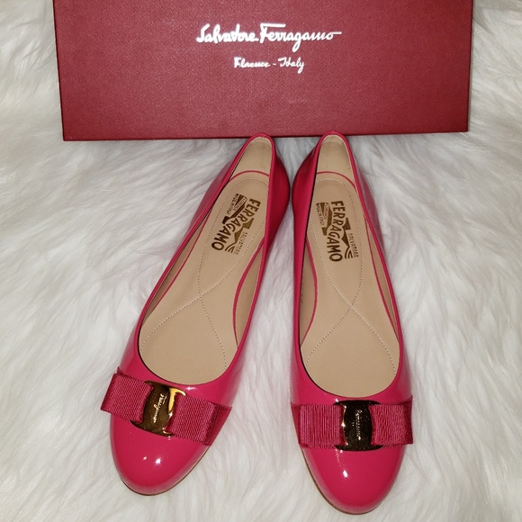 SALVATORE FERRAGAMO VARINA PATENT LEATHER FLATS - Picture 2 of 8